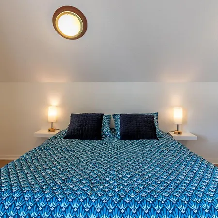 Grand Le Bleu Posay *