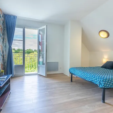 Grand Le Bleu Posay Apartment *