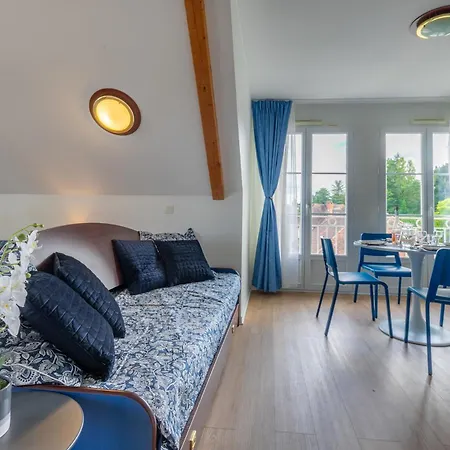 Grand Le Bleu Posay *